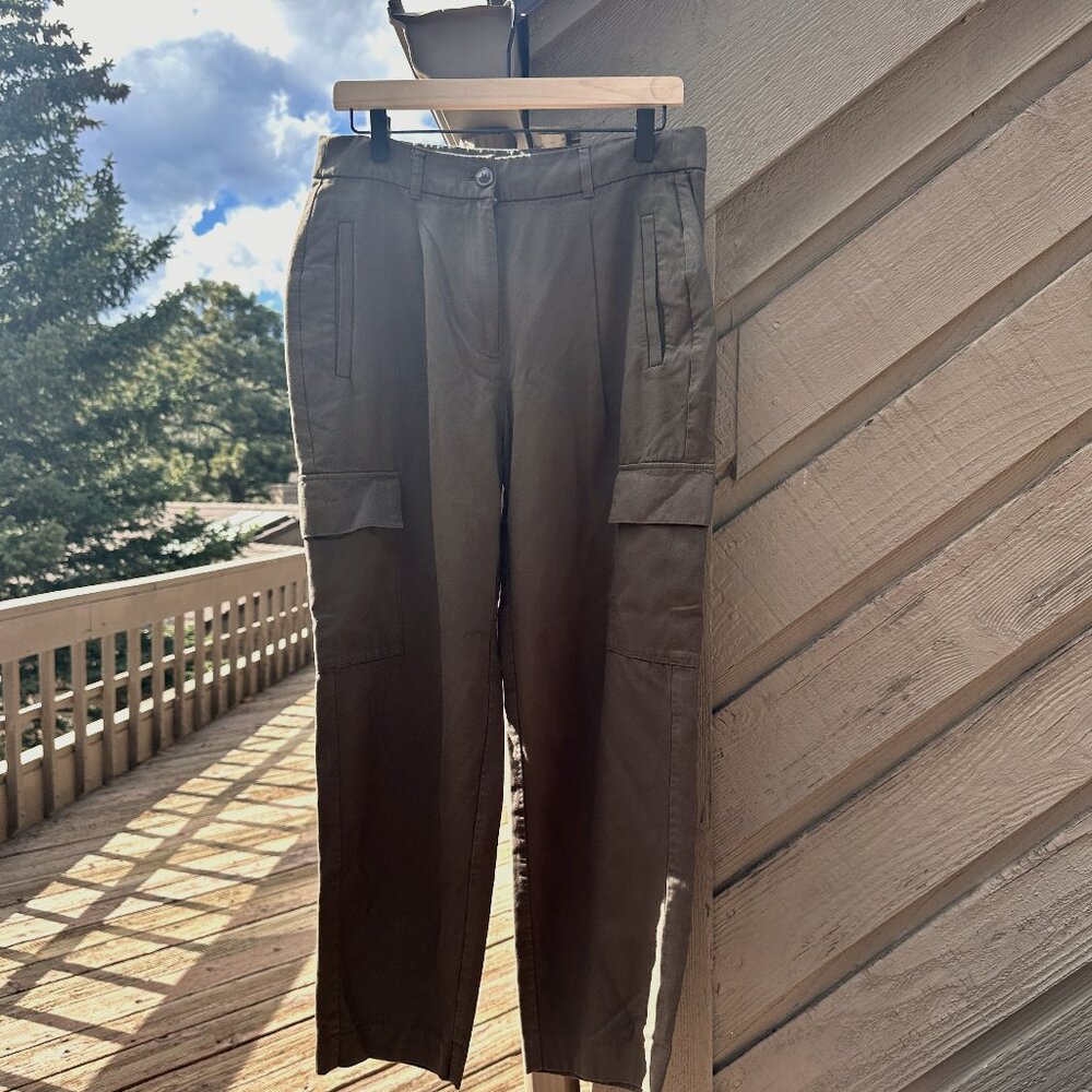 EUC Old Navy Extra High Waisted Taylor Pleated Cargo Pants - Picture 3 of 11